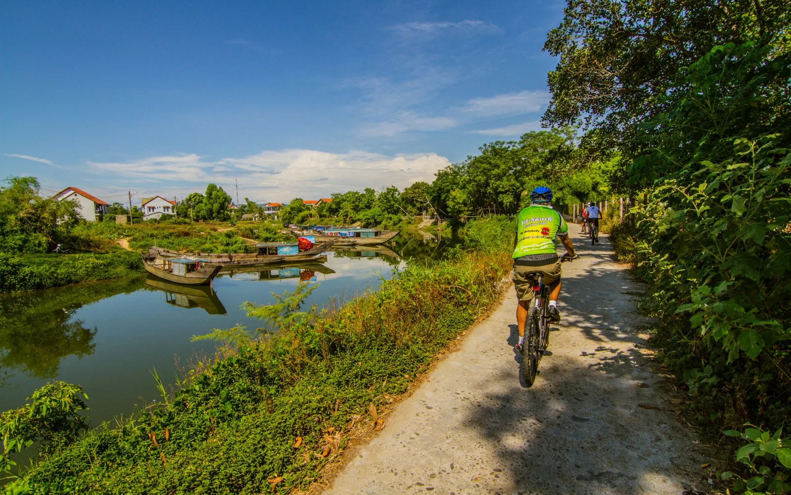 Amazing Bicycle Tour from Ho Chi Minh City to Hanoi 17 Days